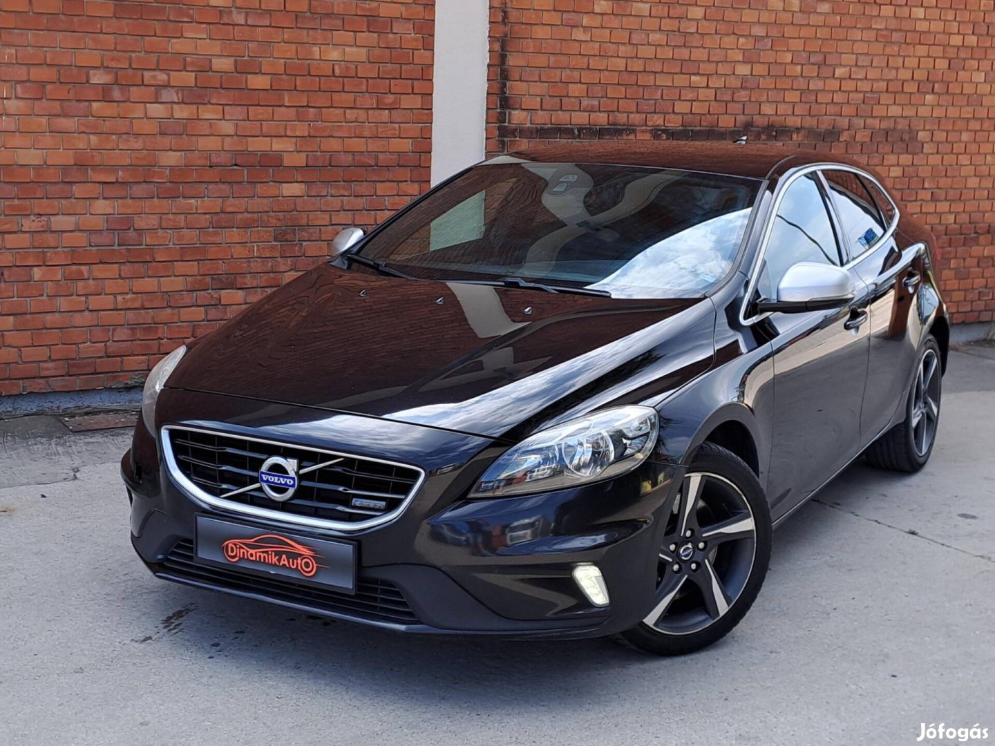 Volvo V40 2.0 D [D4] Momentum R-Design Félbőr-K...